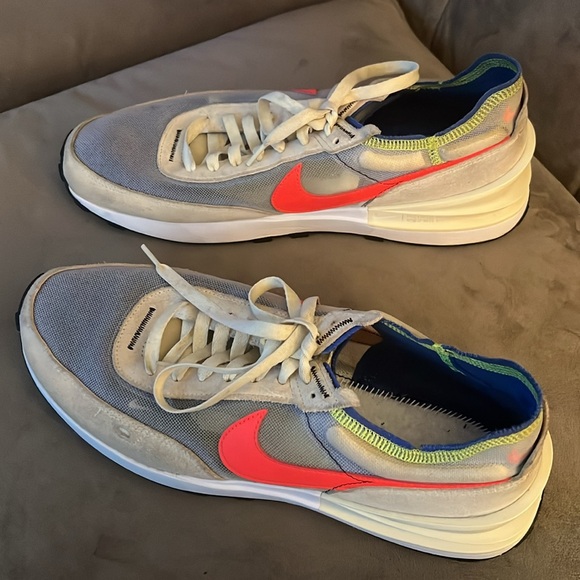 Men’s Nike tennis shoe - Picture 3 of 5